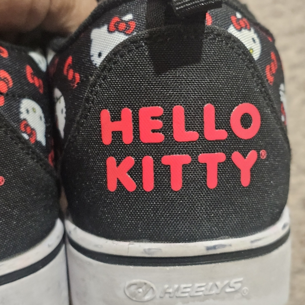 The Hello Kitty X Heelys Collaboration Size 8 - Picture 2 of 12